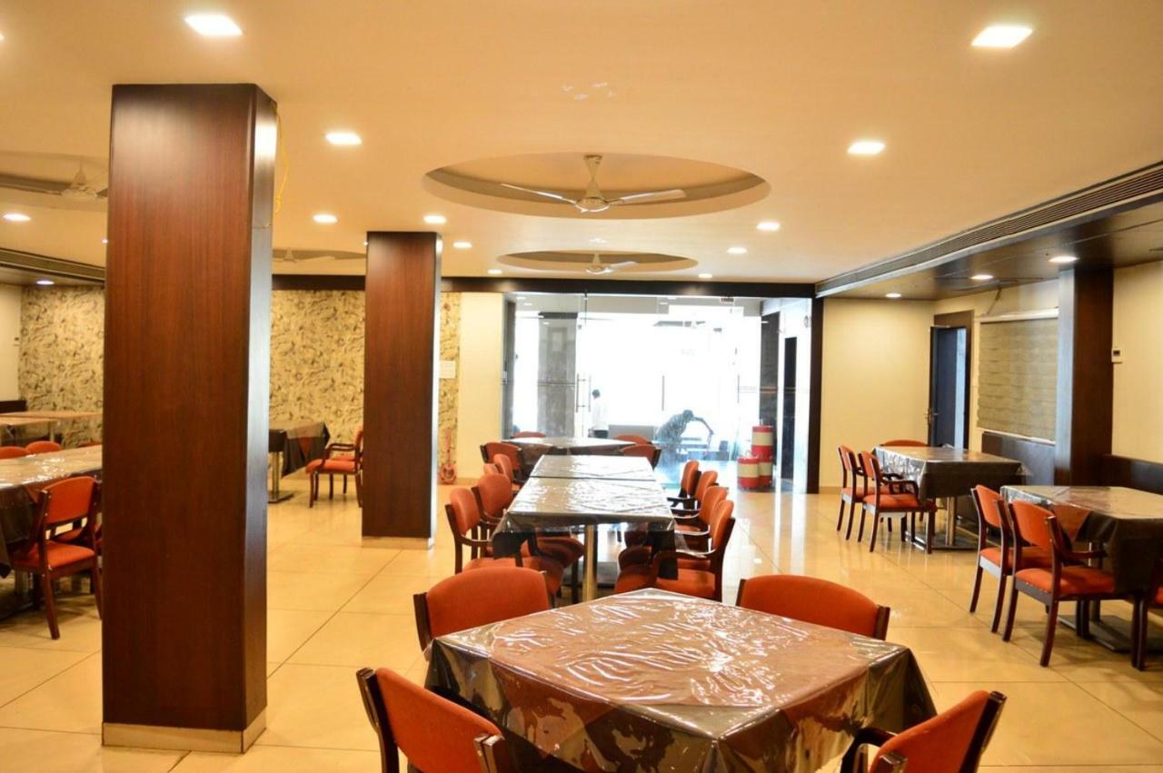 Hotel Maheshwari Avenue Ujjain Eksteriør billede