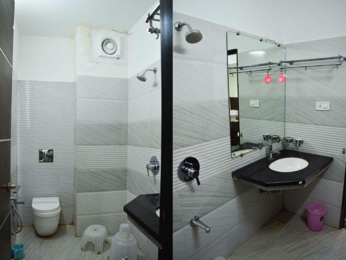 Hotel Maheshwari Avenue Ujjain Eksteriør billede