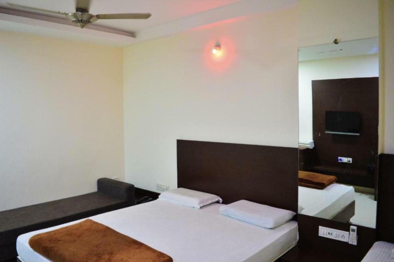 Hotel Maheshwari Avenue Ujjain Eksteriør billede